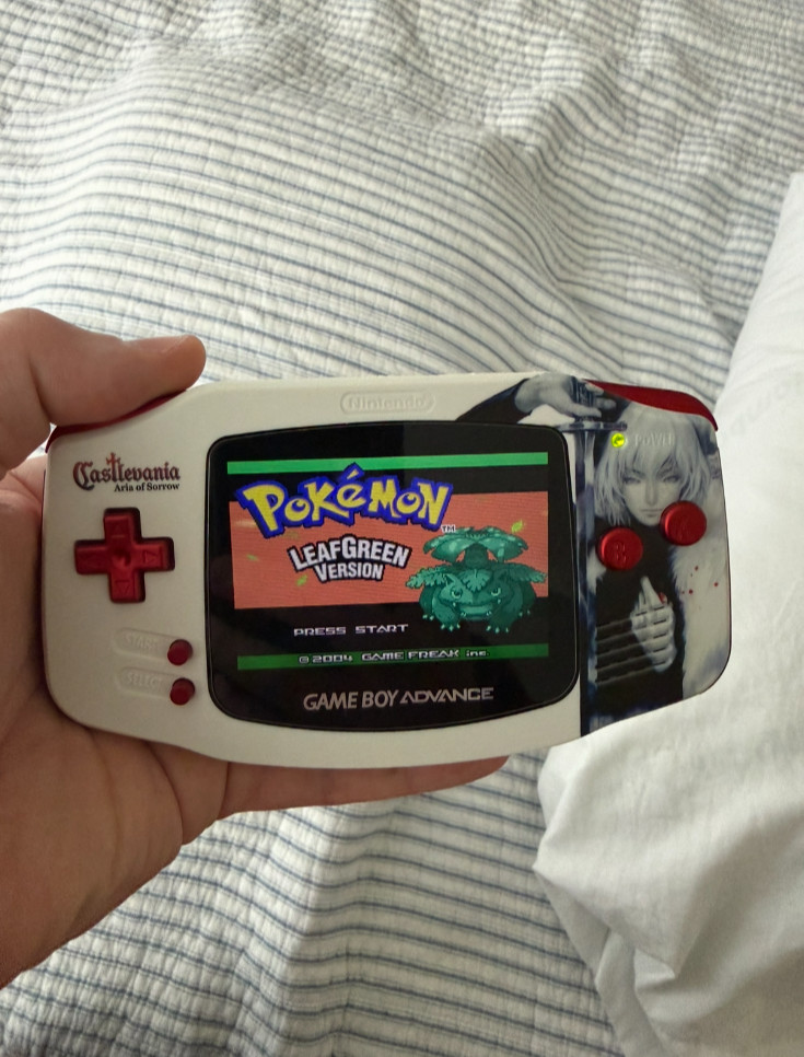 Custom Modded Game Boy Advance: USB-C charging, M2 IPS Screen, Clicky Buttons