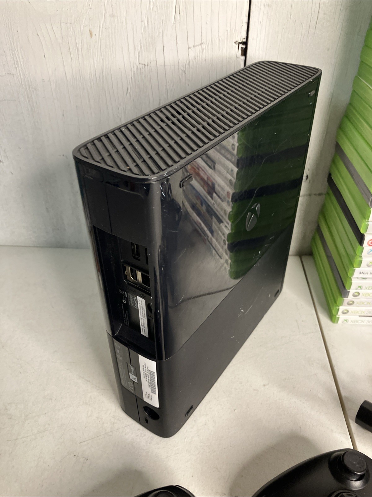 Microsoft Xbox 360 E 500GB 1538 Bundle 2 Controllers 25 Games GTA V HALO FALLOUT