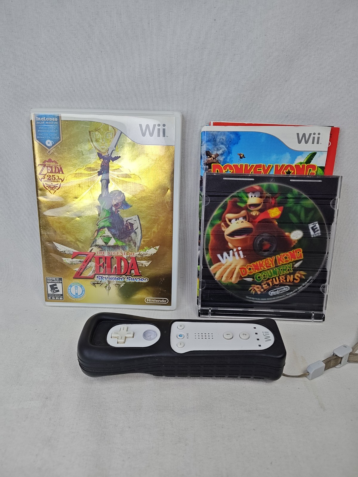 Nintendo Wii Console Bundle White RVL-001 Zelda Donkey Kong Wii Sports Play Fit