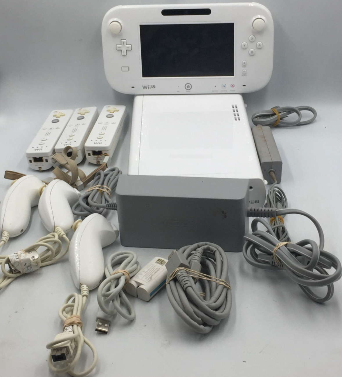 Nintendo Wii U 8gb Console Basic Set 3 Controllers 4 Nun Chucks Ultra Sensor Bar