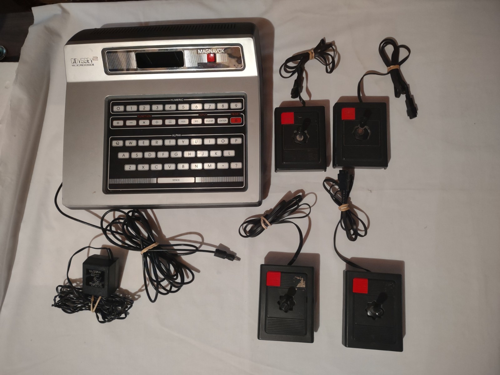 1970s Magnavox Odyssey2 Video Game Console, The Voice, 4 Controllers, 20 Games +