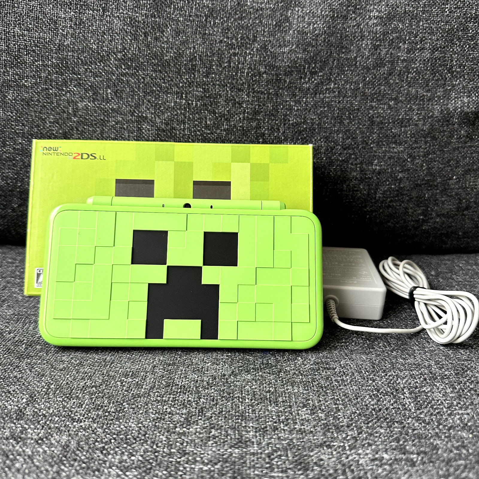 New Nintendo 2DS XL LL Minecraft Creeper Edition Console Charger Box Tested
