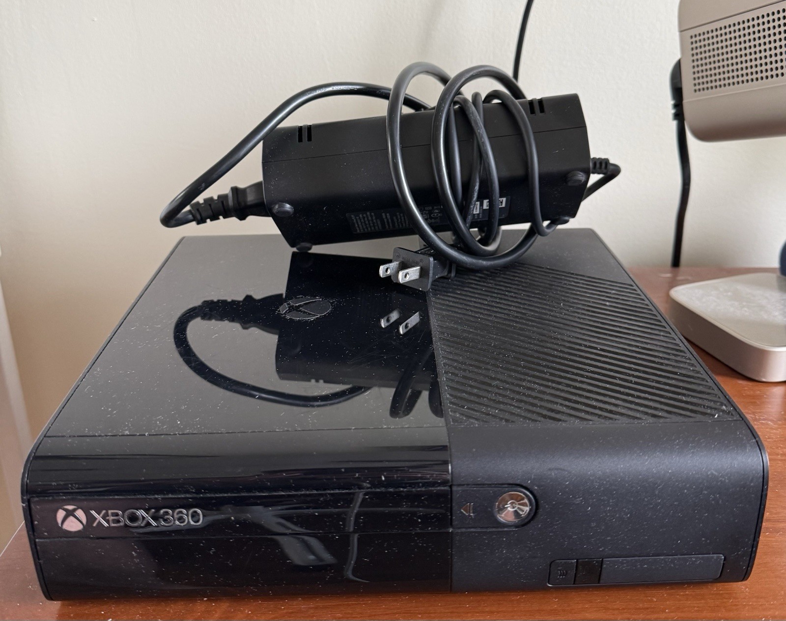 Microsoft Xbox 360 E 4GB Console Black HDMI 1080p NTSC-U/C MPN 1538 w/ Power