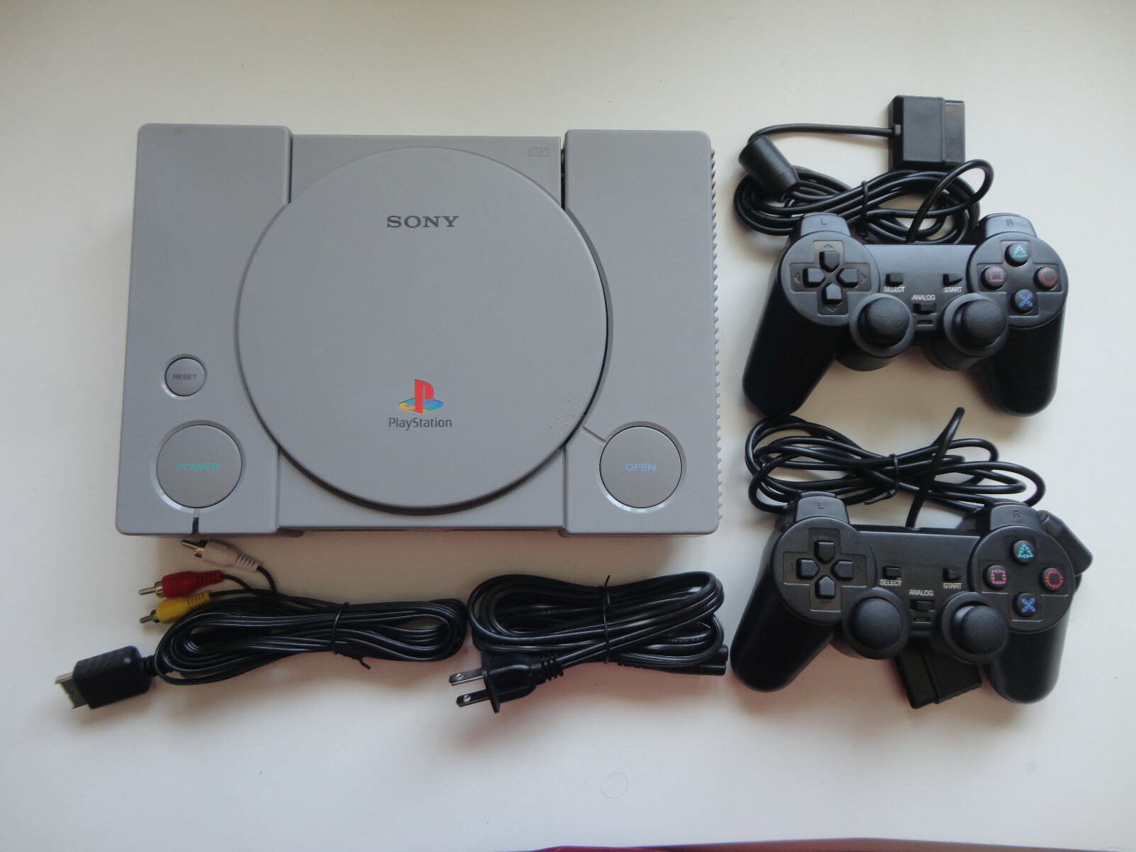 Sony PlayStation 1 Launch Edition Console – Gray + 2 controllers, cables ps1
