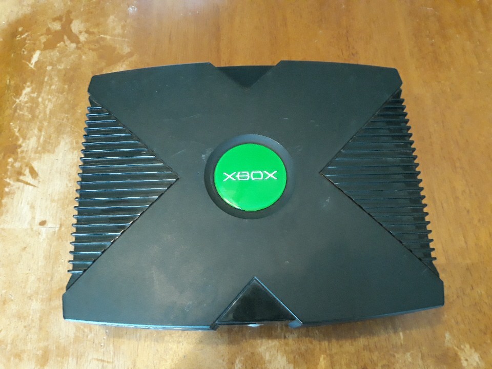 Original OG Microsoft xBox console v1.0 cords controller – Powers on won’t eject