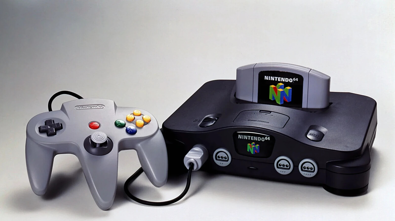 Nintendo 64 console: 1 Remote, Super Smash bros, Starfox64, and Mario Kart 64