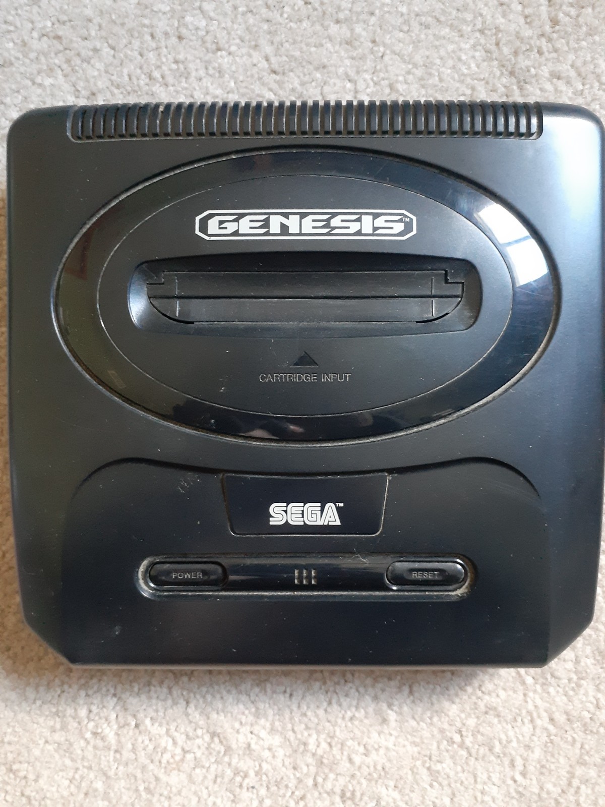 Complete Sega Genesis 16 bit video entertainment system with extra controller