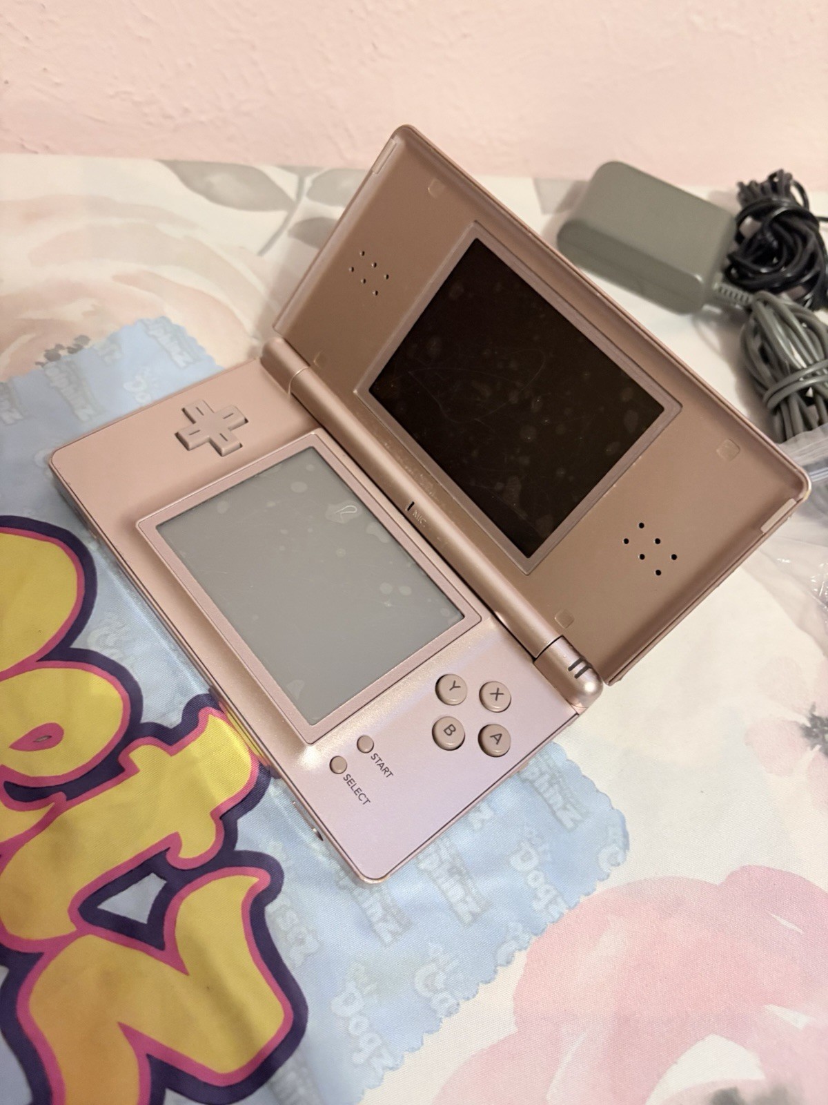Nintendo DS Lite Console Metallic Rose W/Games, Charger & Accessories Working