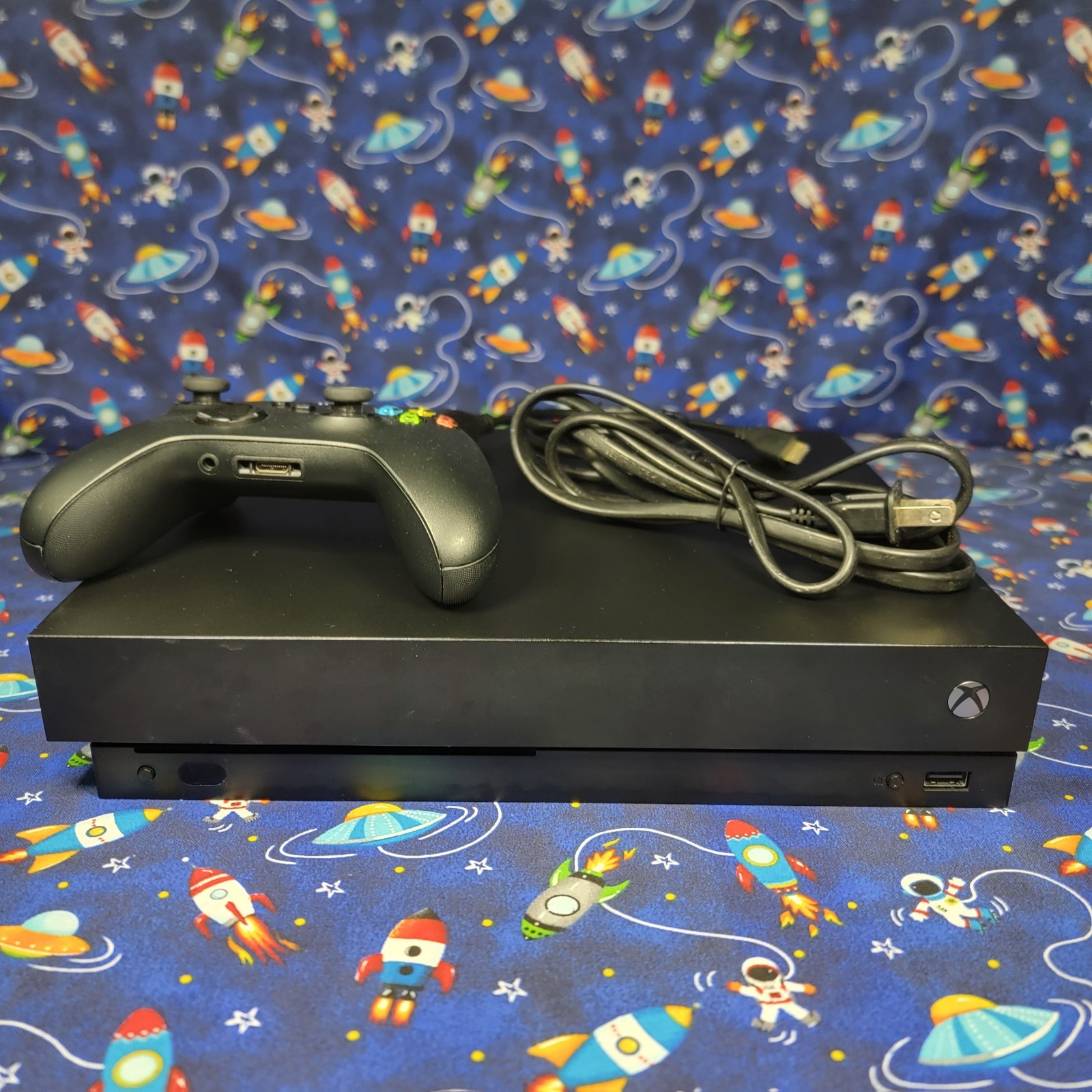 Microsoft Xbox One X Console Bundle 1TB (Model 1787) – Black – Tested/Works