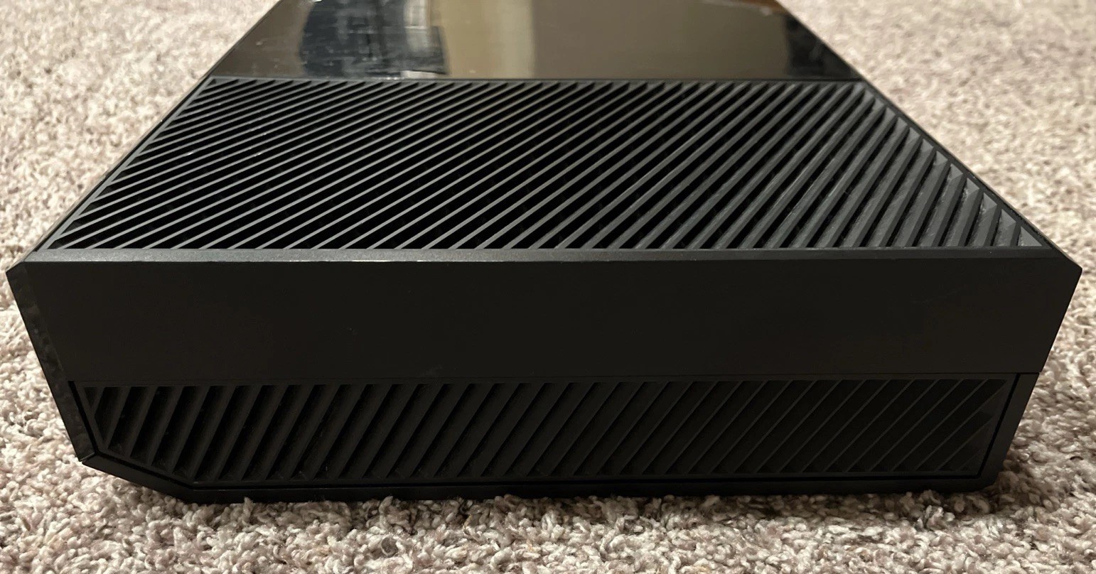 Microsoft Xbox One 500GB Tested Working, Controllers With Rechargeable Batteries