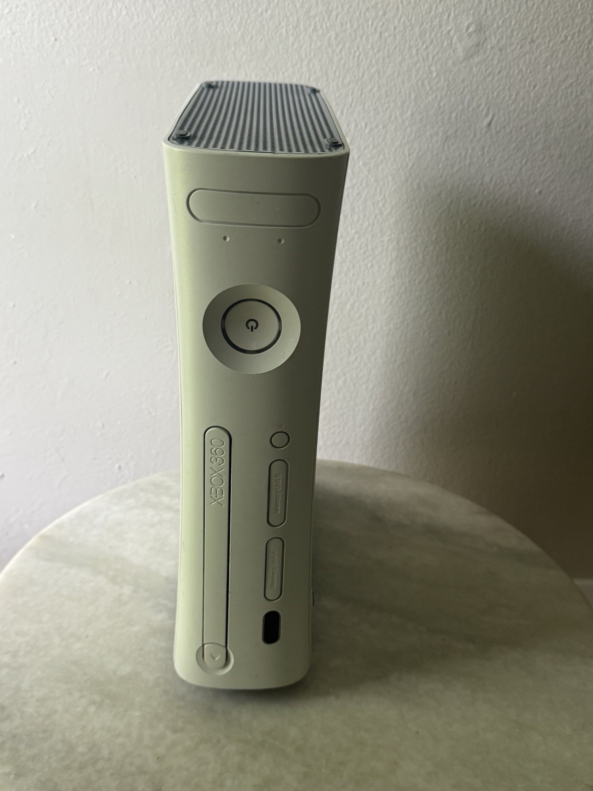 Xbox 360 Console – Matte White With Two Controllers And Power Cable