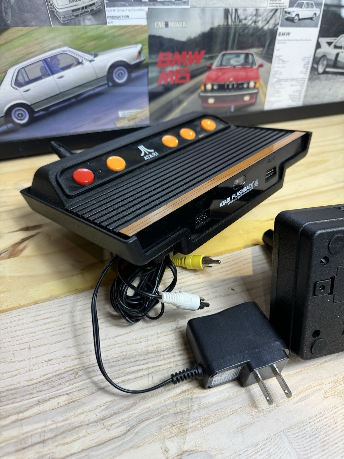 Atari Flashback 4 Classic Video Game Console 2 Wireless Controllers & Cables