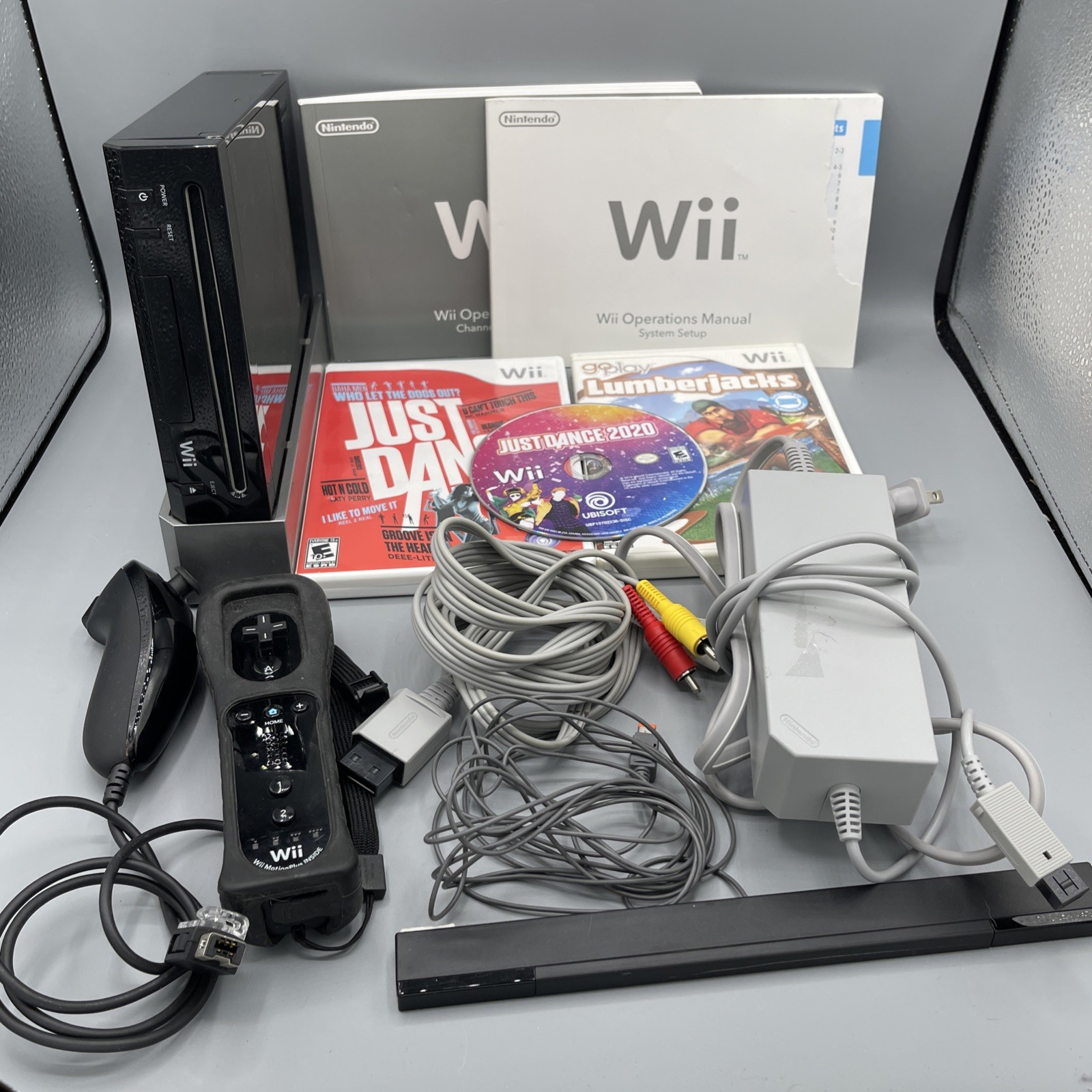 Nintendo Wii Console Bundle Black RVL-101 Cords,Sensor,Controller, 3 Games,Works