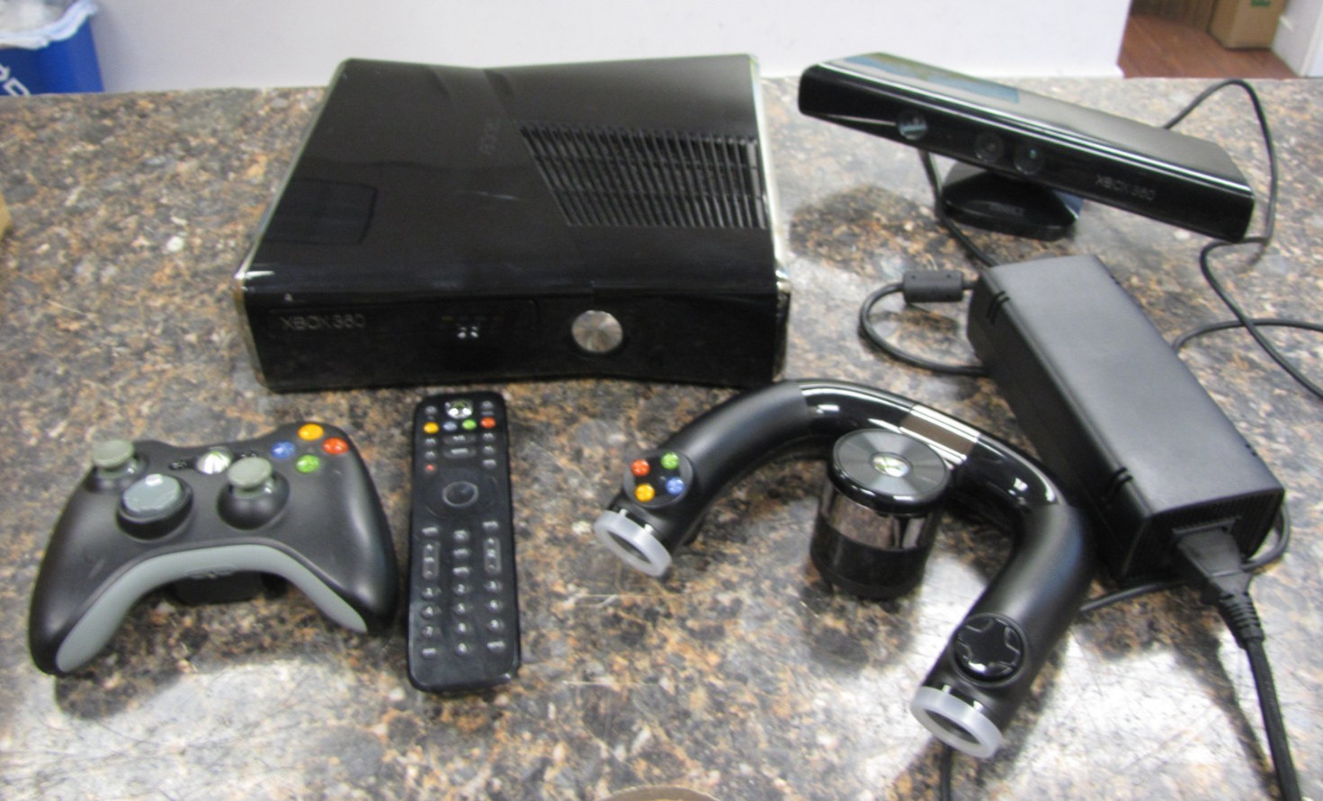 Microsoft Xbox 360 S Console 1439 w/ Wireless Controller, Remote & Speed Wheel