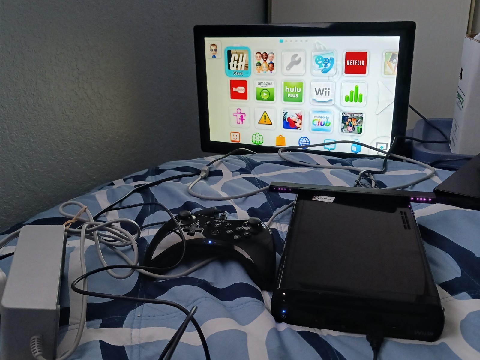 Nintendo Wii U 32GB Black – 3 OEM Pro Controllers, Mario Kart 8 & Minecraft