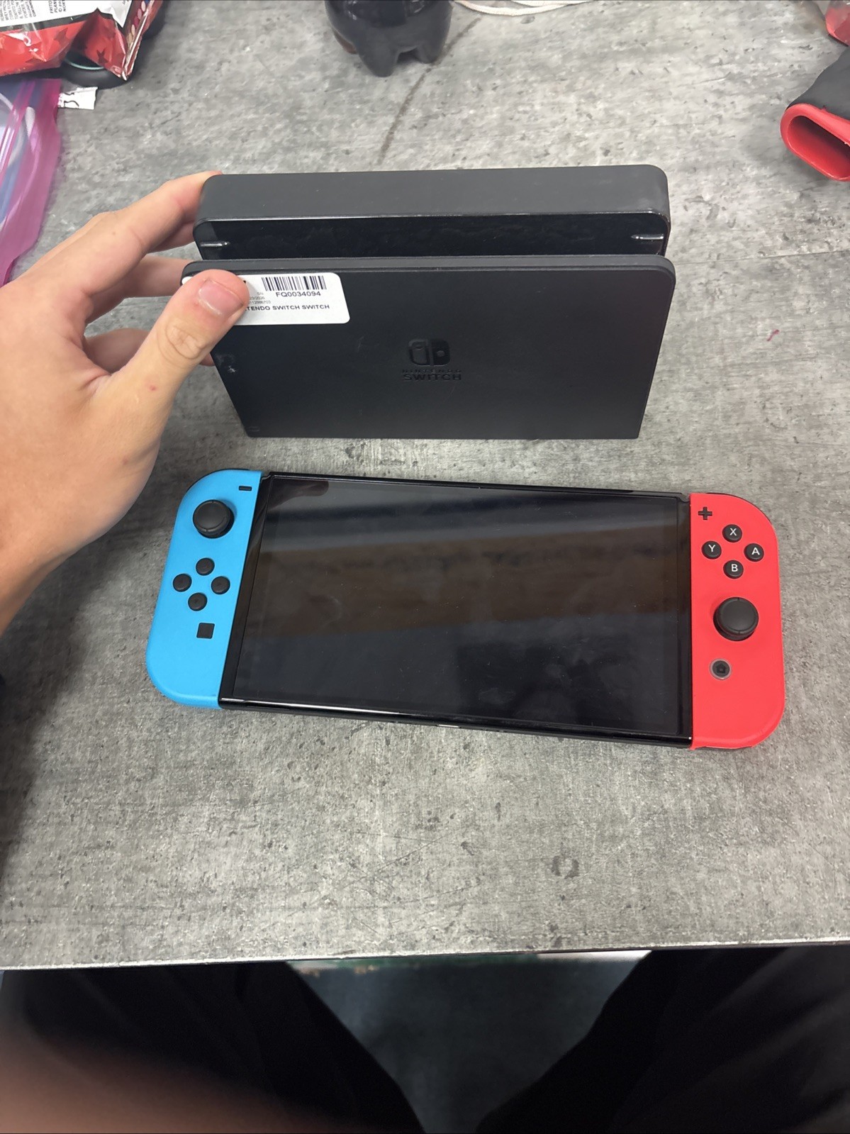 NINTENDO MODEL SWITCH HANDHELD – OLED-001 (AST005948)