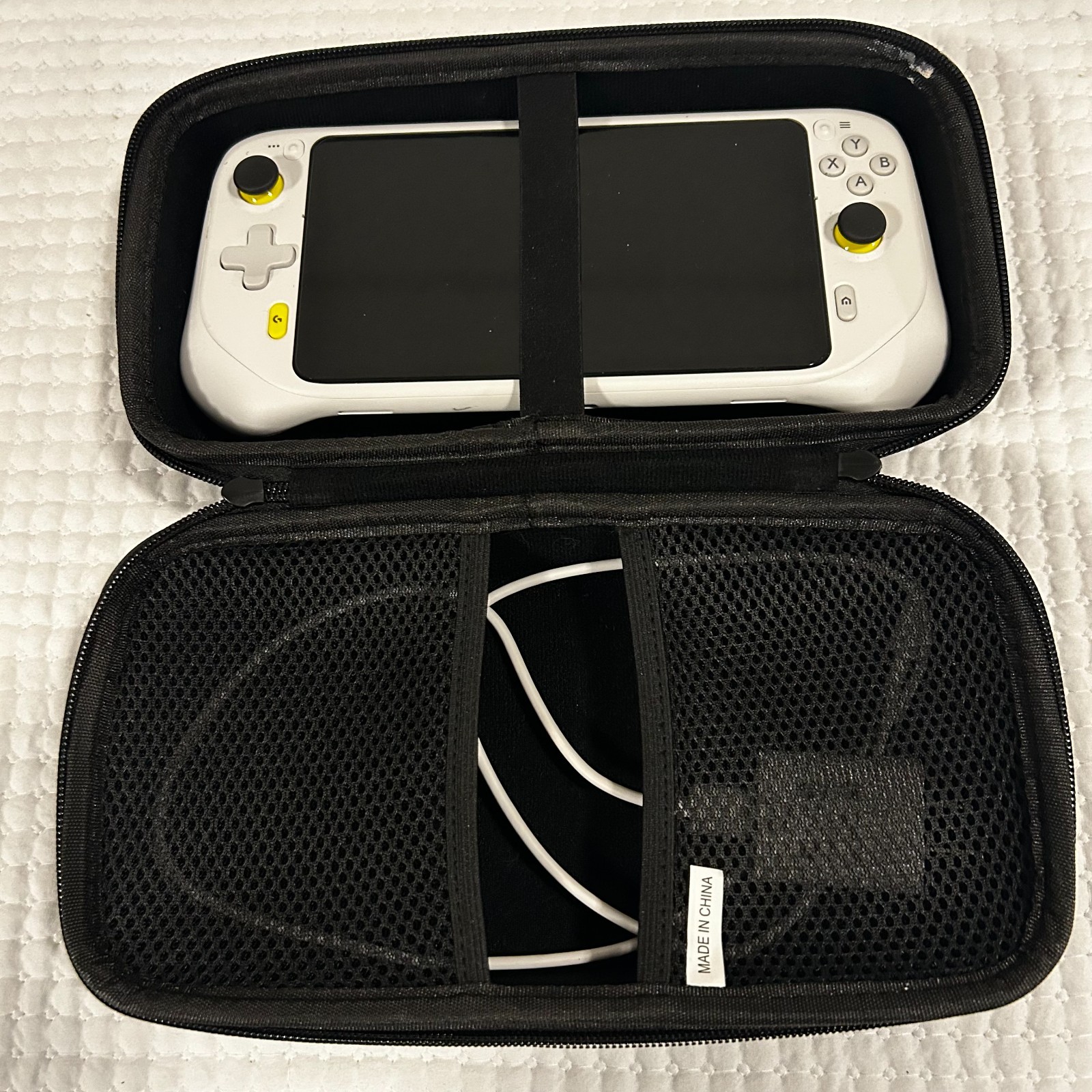 Logitech G CLOUD 64GB Handheld Console – White w/Case