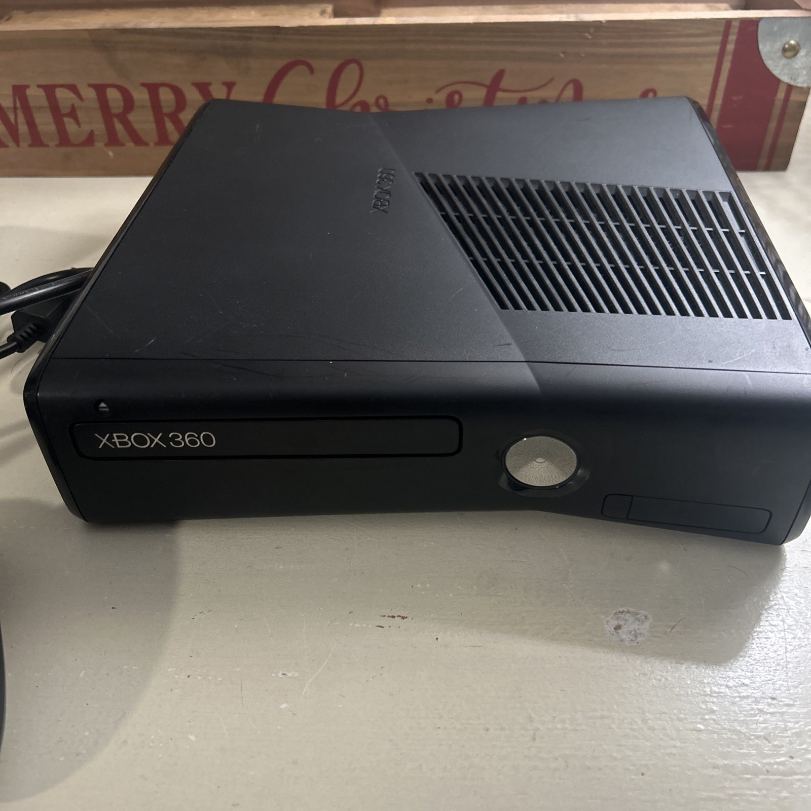 Xbox 360 S Slim Console Bundle Lot with three games and one Controller Tested