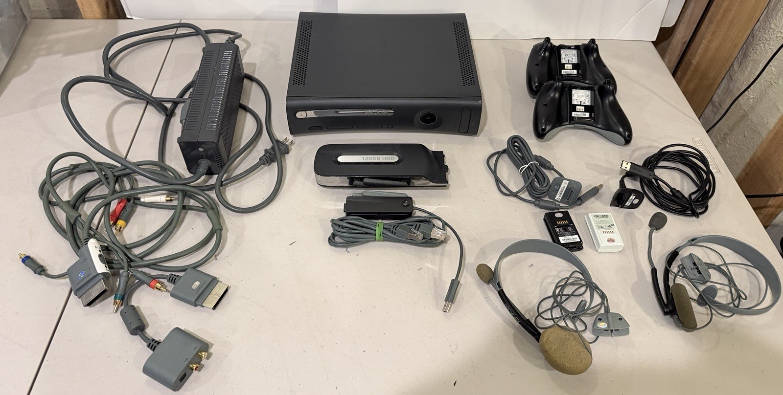 Microsoft Xbox 360 Elite Black Console 120GB HDD W/ Accessories