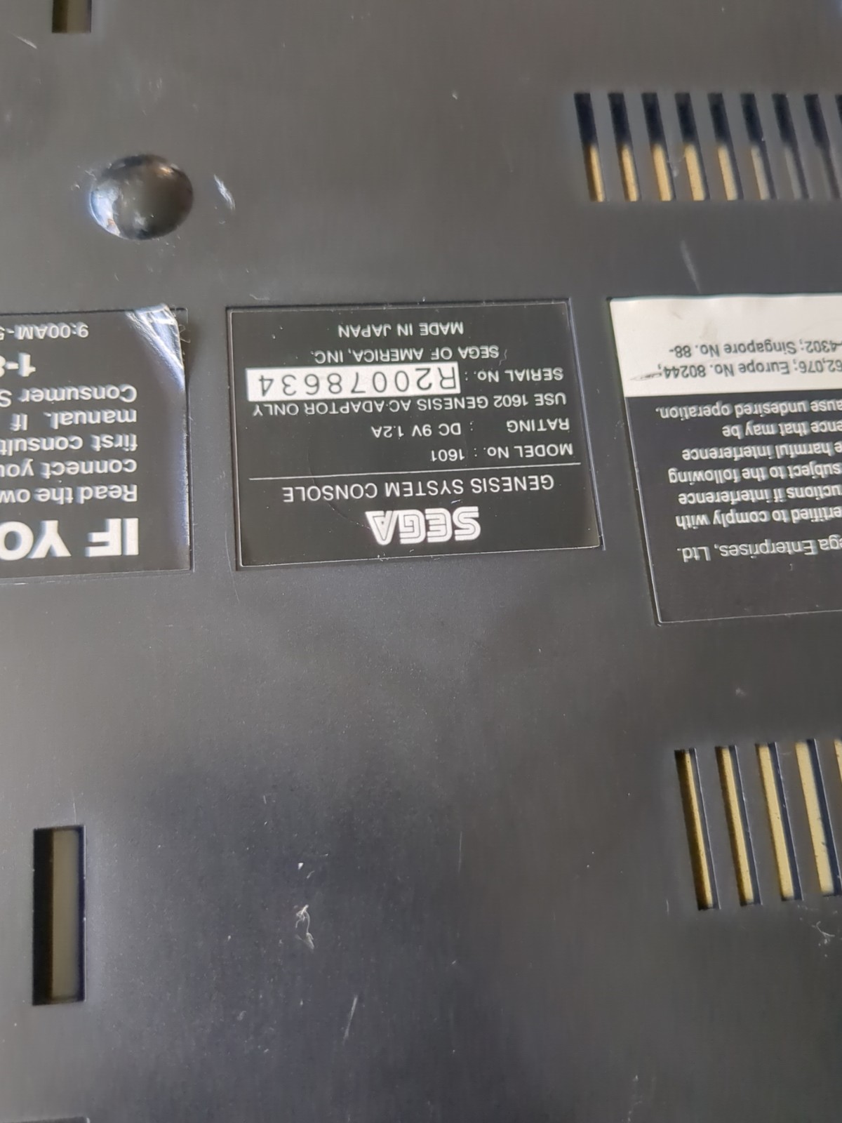 SEGA GENESIS Console MK-1601 AUTHENTIC Video Game System 1st Model 2 Controller