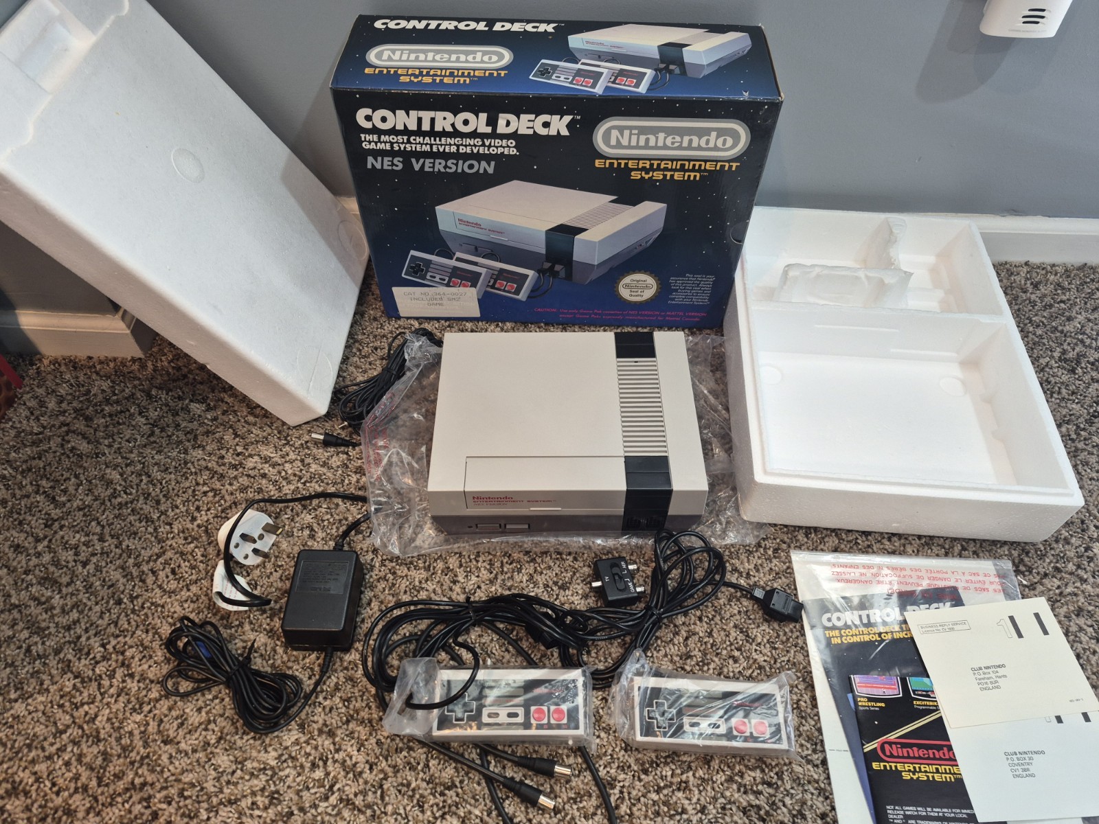 Nintendo NES Version Variant European PAL Console Control Deck MINT UNUSED!