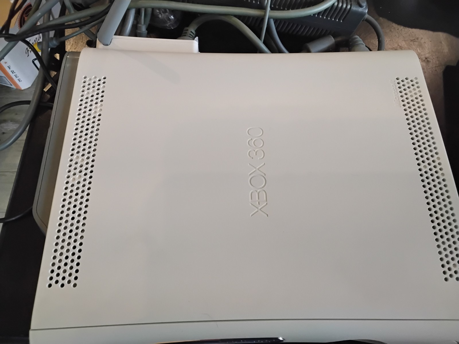 Microsoft Xbox 360 Pro System Bundle 60GB White Console 3 Games, Controller