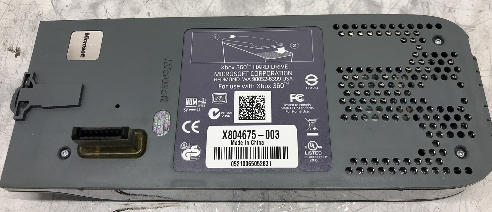 XBOX 360 CONSOLE PWRS ON DISC TRAY DOES NOT OPEN PLASTIC DAMAGED WITH CABLES