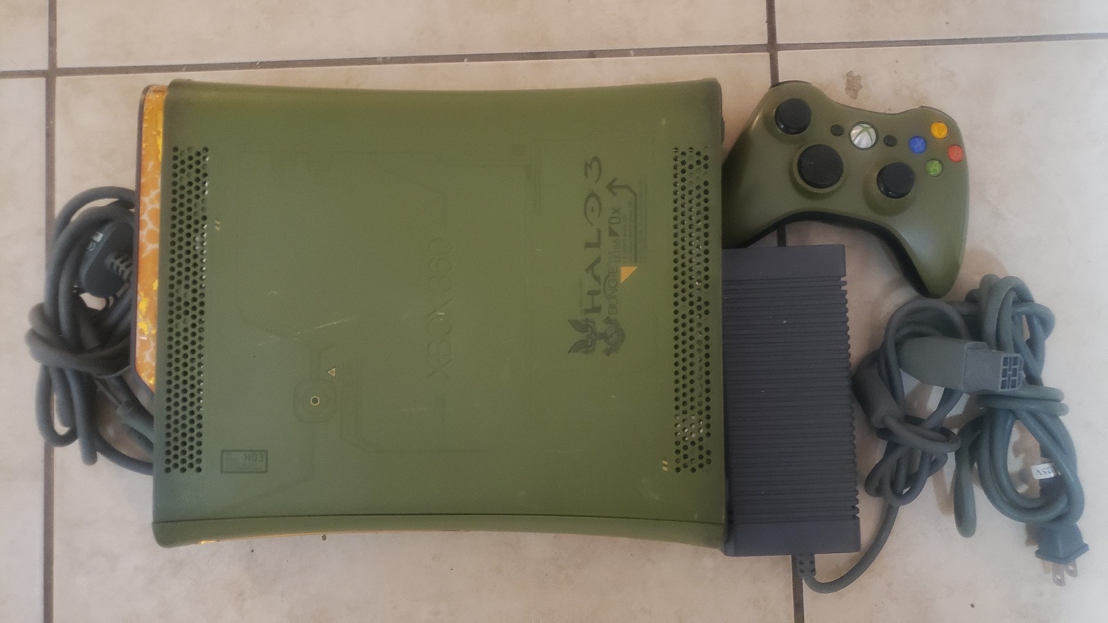 Xbox 360 Halo 3 Special Edition With upgraded 500GB Hdd & Matching controller