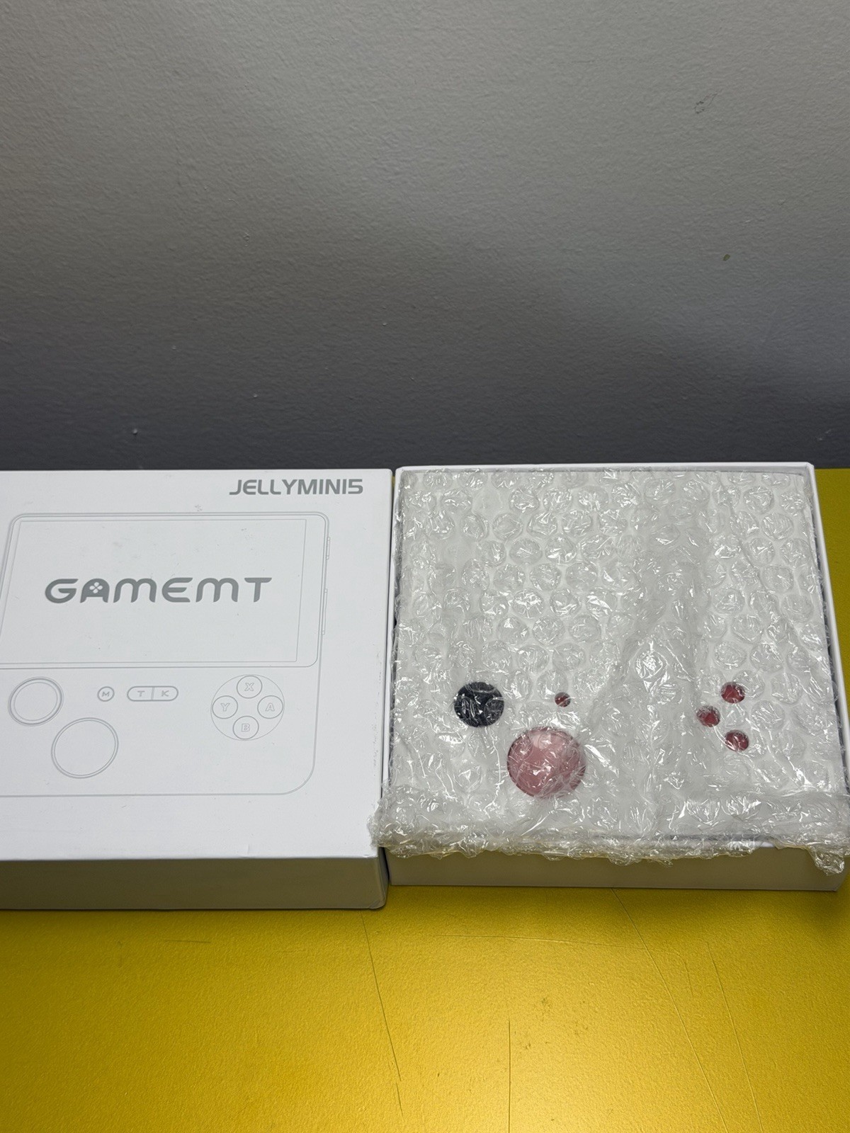 Gamemt Jellymini5 Handheld Game Console Black/Red 64GB Wi-Fi USB-C