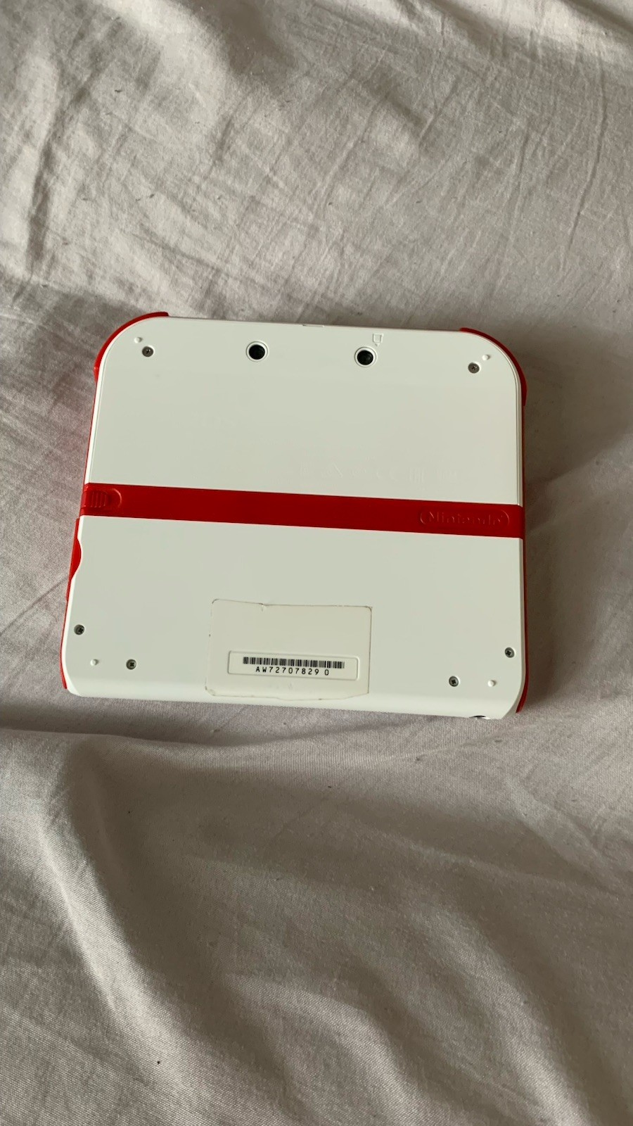 Nintendo 2DS Super Mario Bros. 2 Console Bundle – Scarlet Red