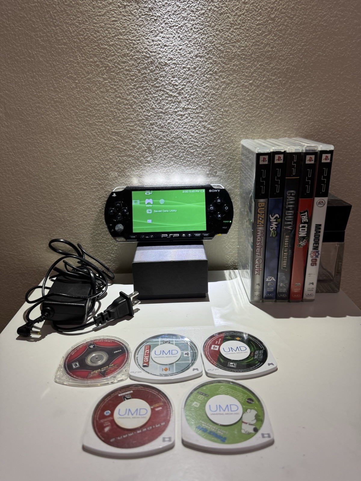 PSP 1001 w/ 8 games, 2 movies