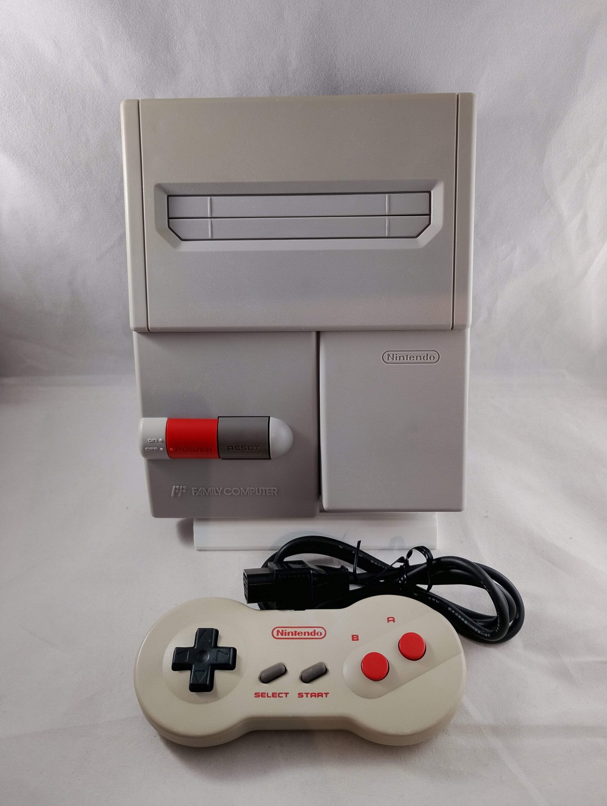 AV FAMICOM HVC-101 HN10672373 (Latest Ver) FC/NES Nintendo Japan NTSC-J Edition