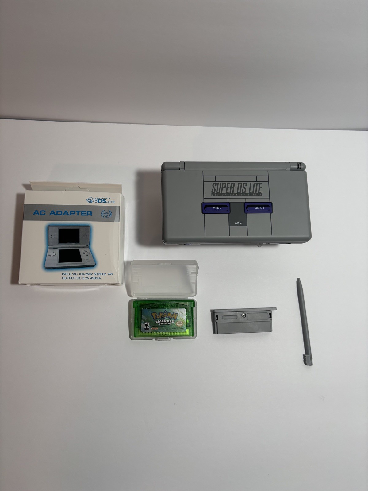 Nintendo ds SNES Bundle With Charger, Emerald and screwdriver/buttons