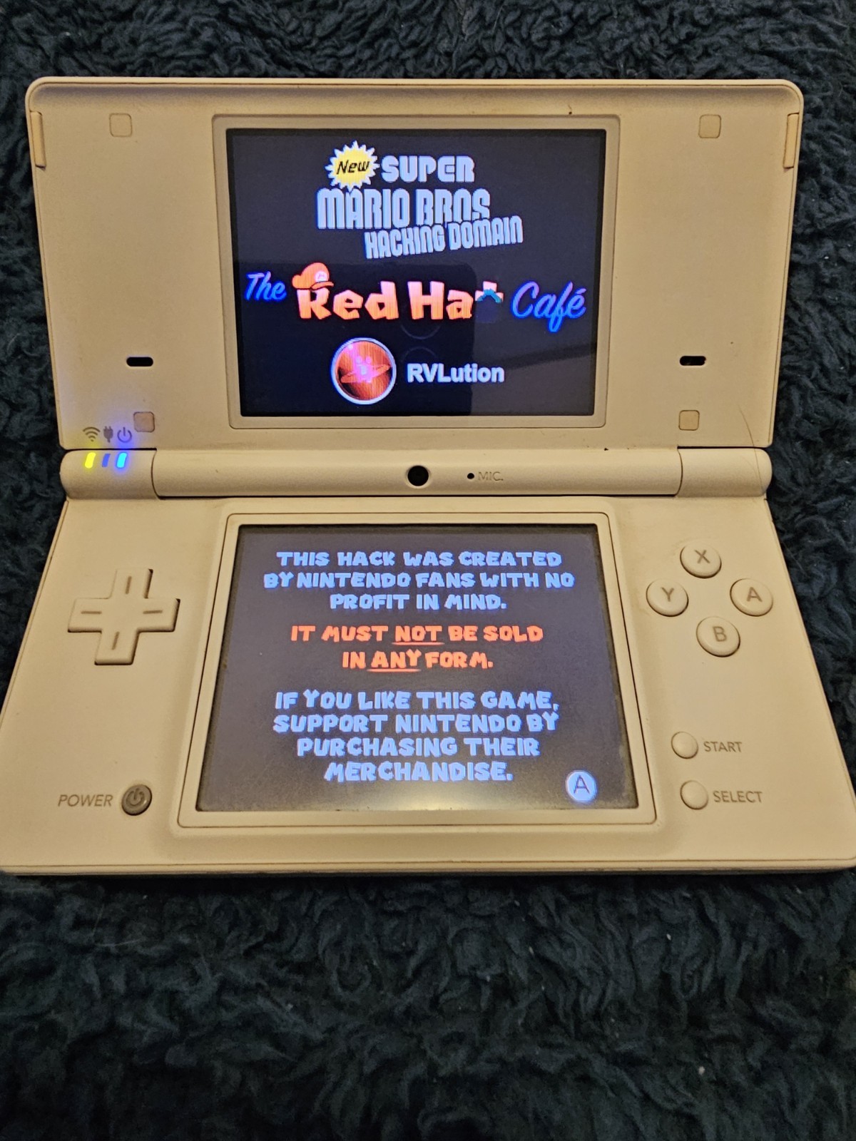 Nintendo DSi Arctic White (Read Description)