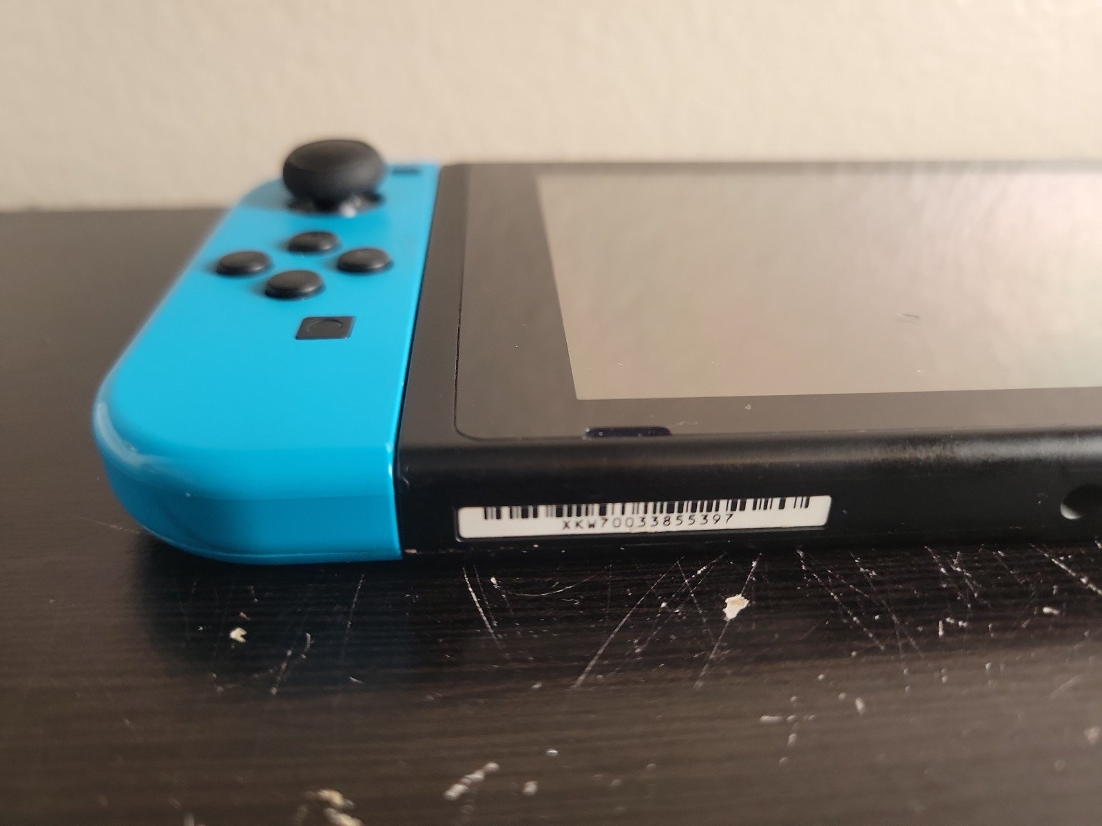 Nintendo Switch Console 32GB Handheld 720p w/ Neon Red/Blue Joy-Con HAC-001