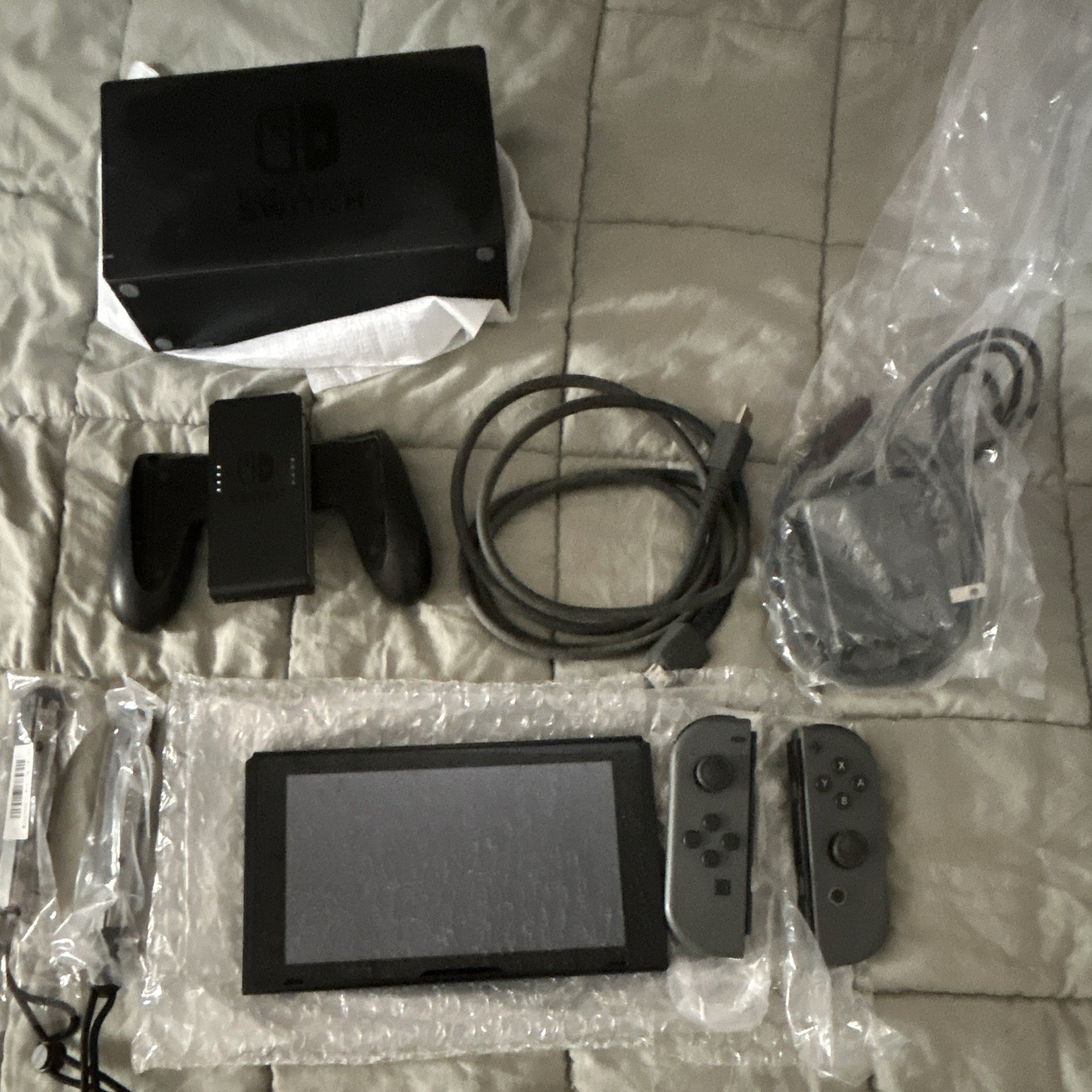 Nintendo Switch 32GB Console Gray Joy-Con, Dock & Cables Wi-Fi HDMI 1080p