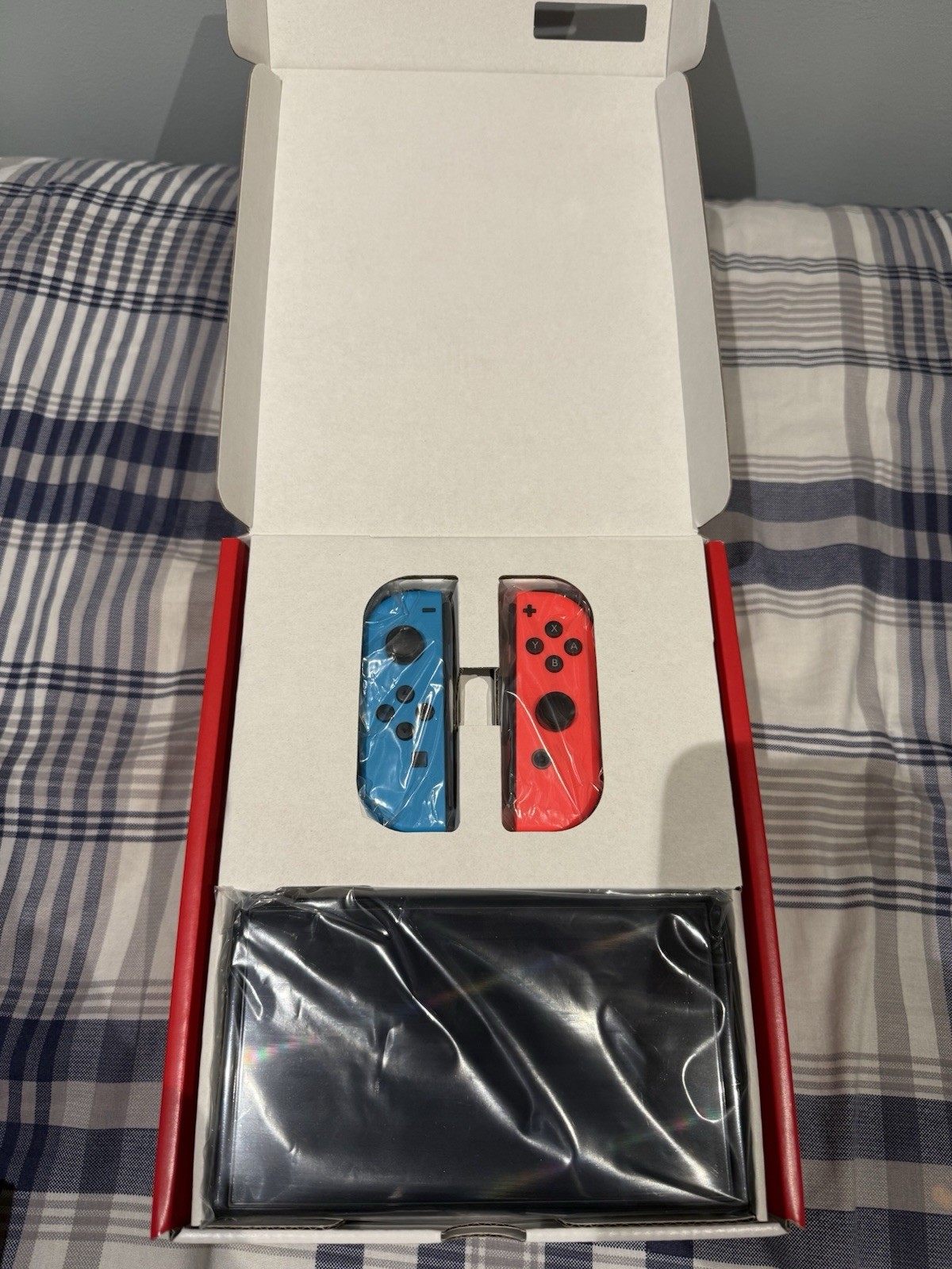 Nintendo Switch OLED Model HEG-001 64GB – Black/Neon Red/Neon With extras!