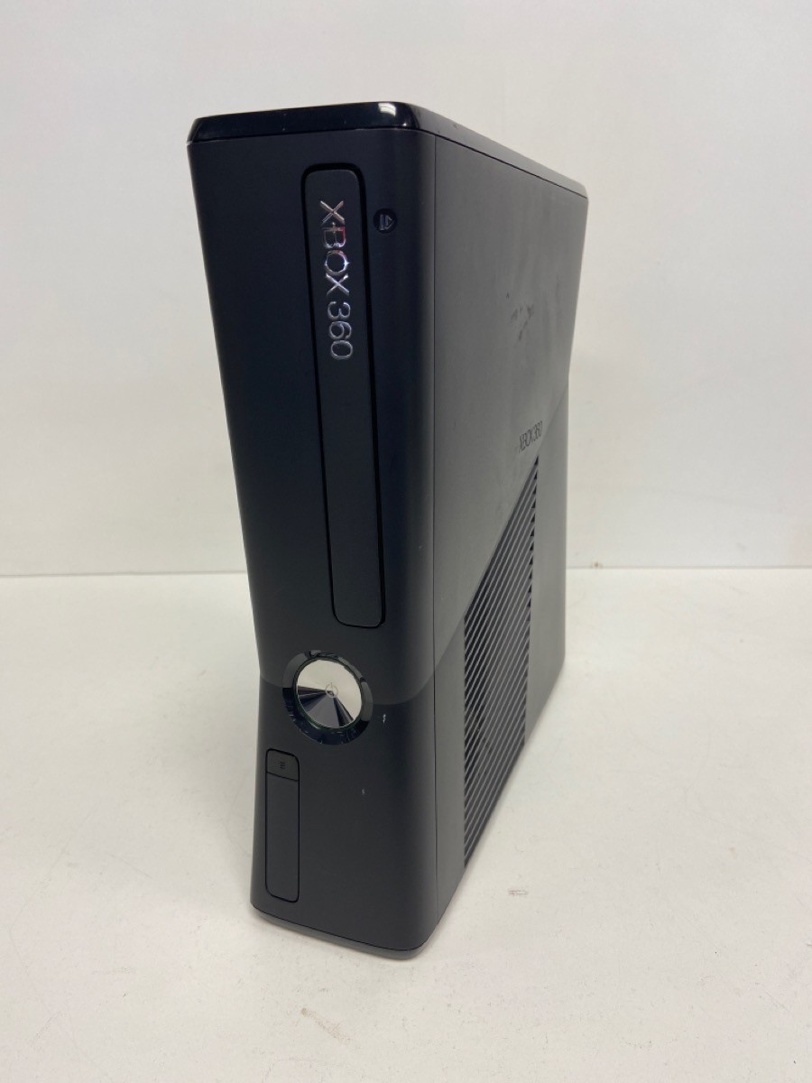 Microsoft Xbox 360 320GB Console With Accessories (P04023338)