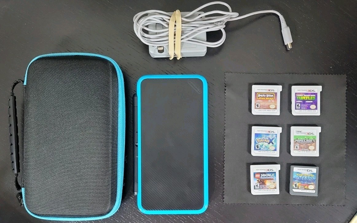 Nintendo 2DS XL Console Black/Turquoise Tested Very Clean w/ 6 games and case