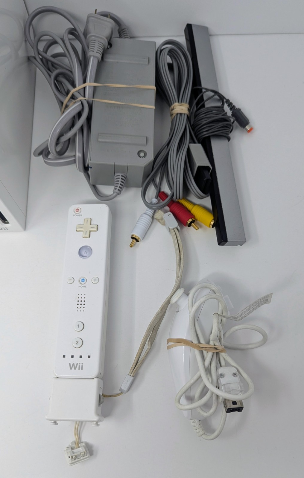 Nintendo Wii White Console GameCube Compatible Bundle w/ 5 Games – Tested!