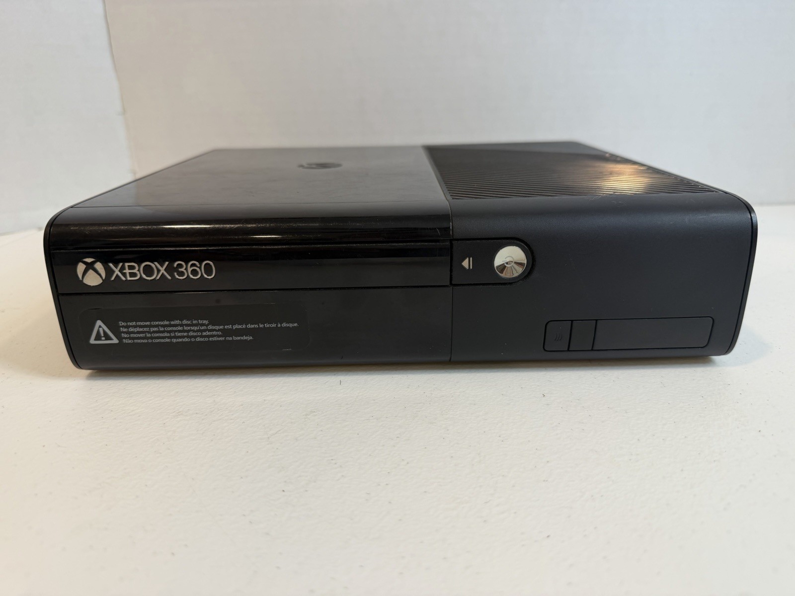 Microsoft Xbox 360 E Console Model 1538 Tested Powers On No HDD 2 Controllers