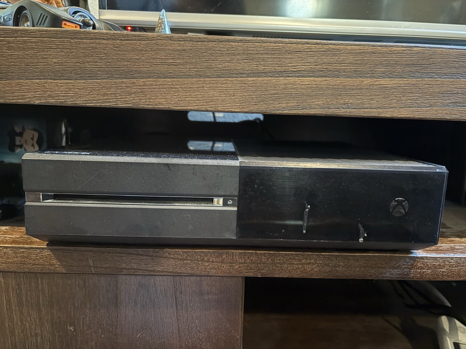 XBOX ONE, used, good condition! With controller & 4 games, 365GB
