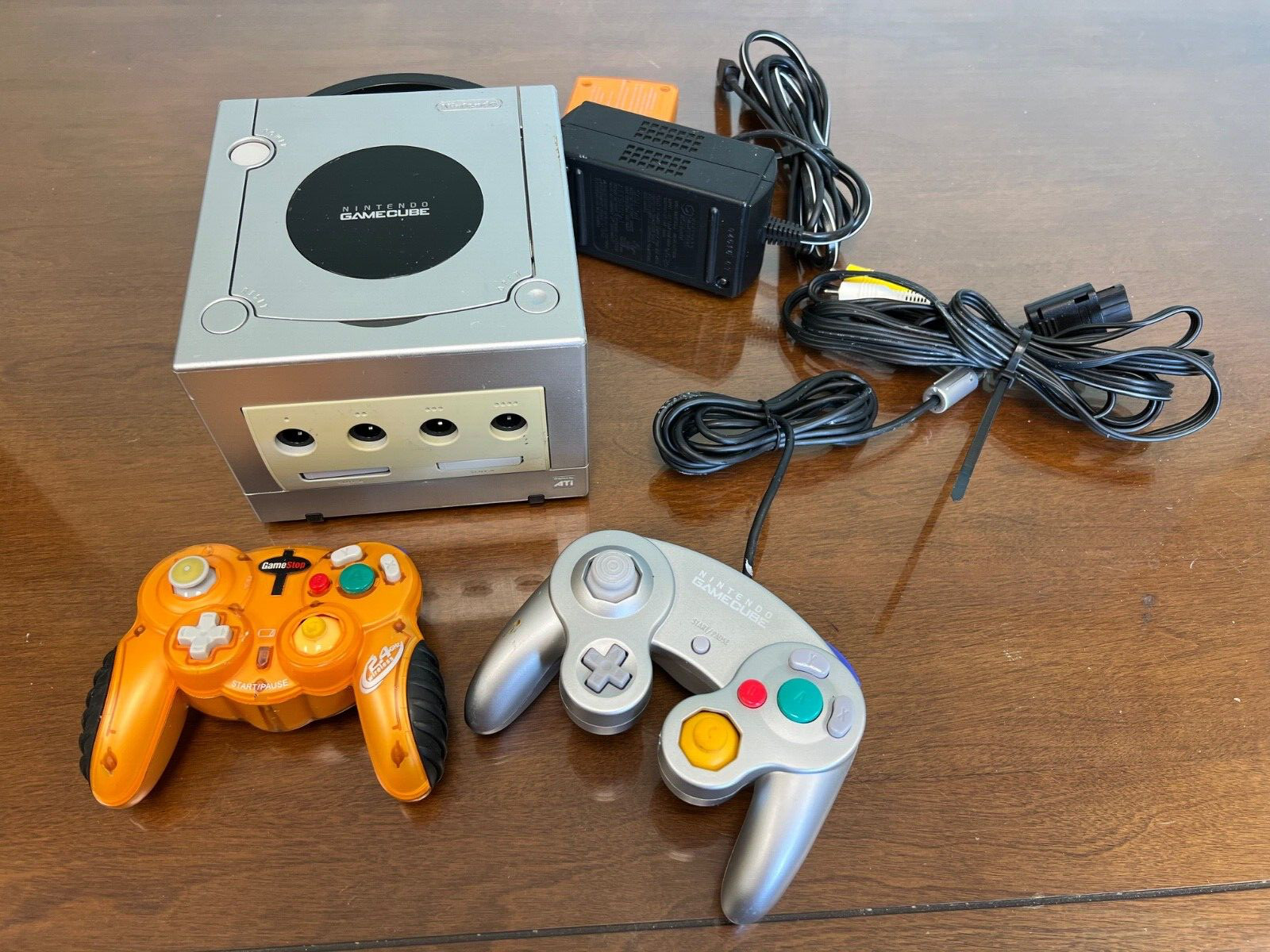 Nintendo GameCube Console Silver 2 controllers Wavebird Power/AV Gameboy Player