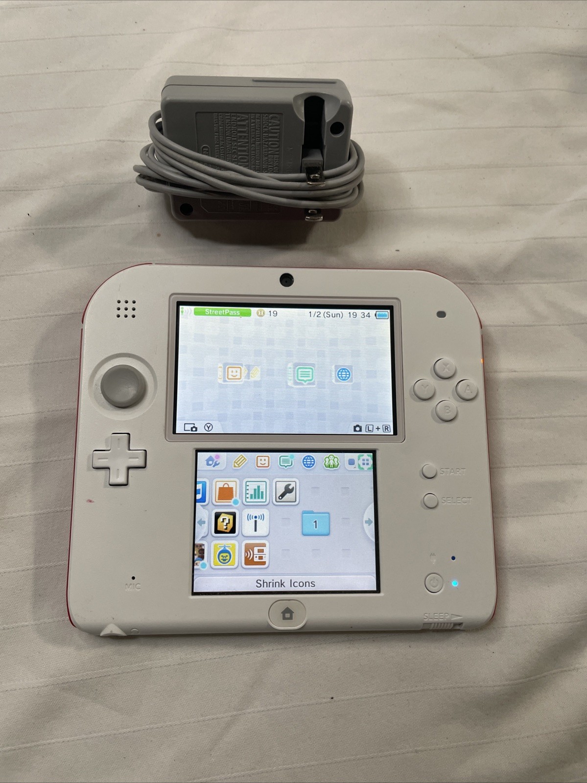 Nintendo 2DS Console White & Scarlet Red Charger Included Tested Excellent !!