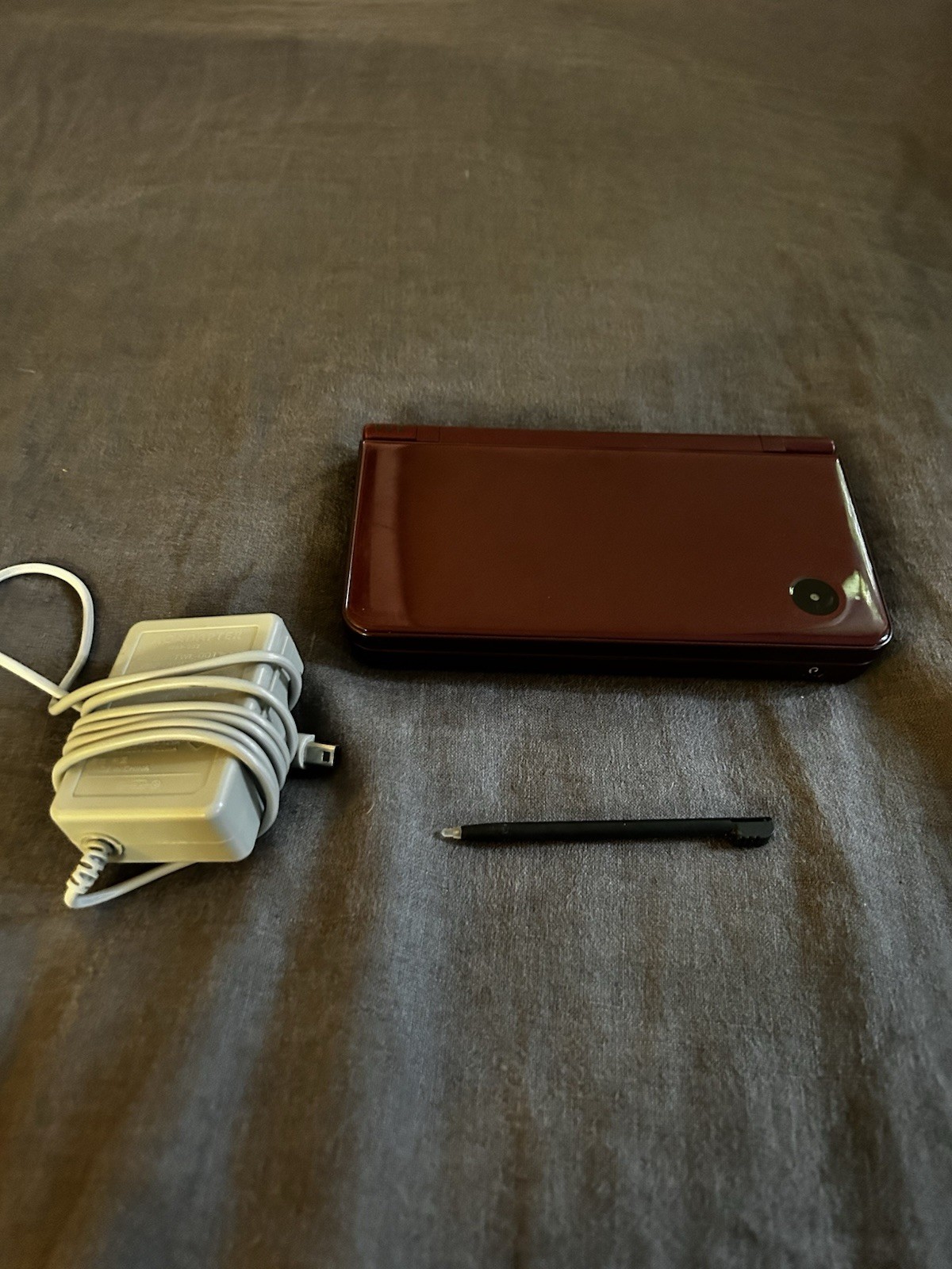 Nintendo DSi XL Burgundy Handheld System Wi-Fi Camera UTL-001(USA)