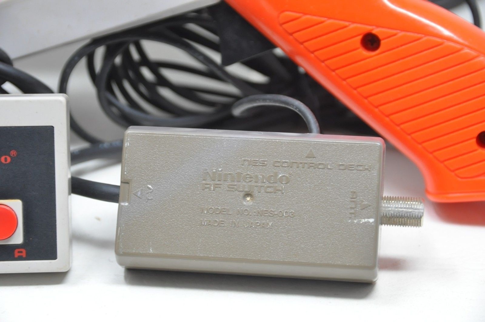 Nintendo NES-001 Console & Accessories Zapper Gun Controller RF Switch Power Cor