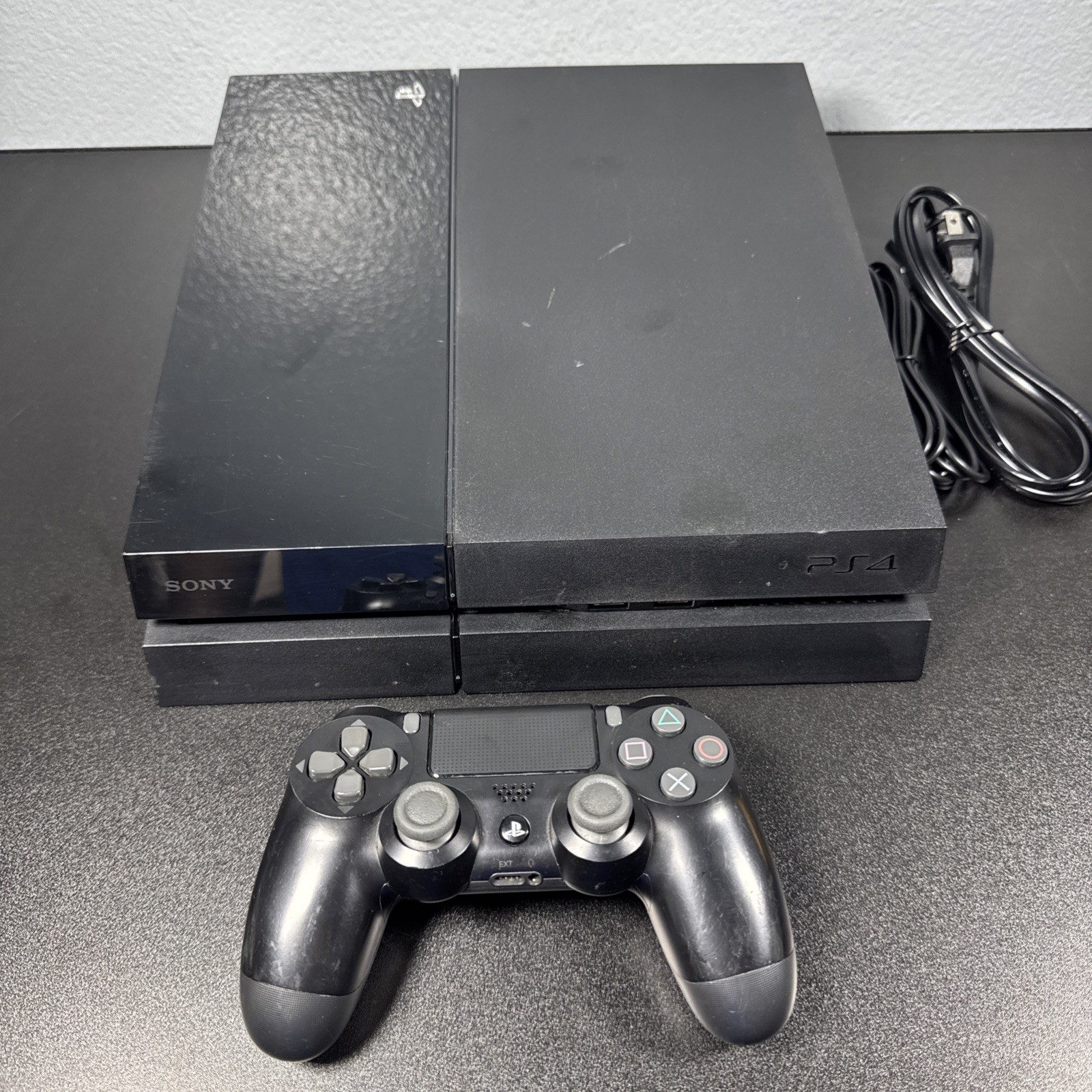 LOW FW Sony PlayStation 4 (ps4)CUH-1115A- 500GB W/ Black Controller 11.52 OFW