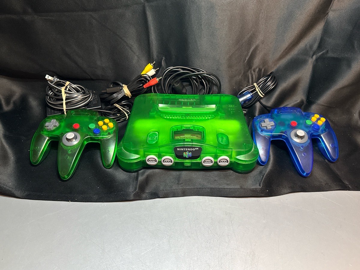 GREEN AND BLUE NINTENDO 64 CONSOLE MODELAC NUS-001 (H83004345)