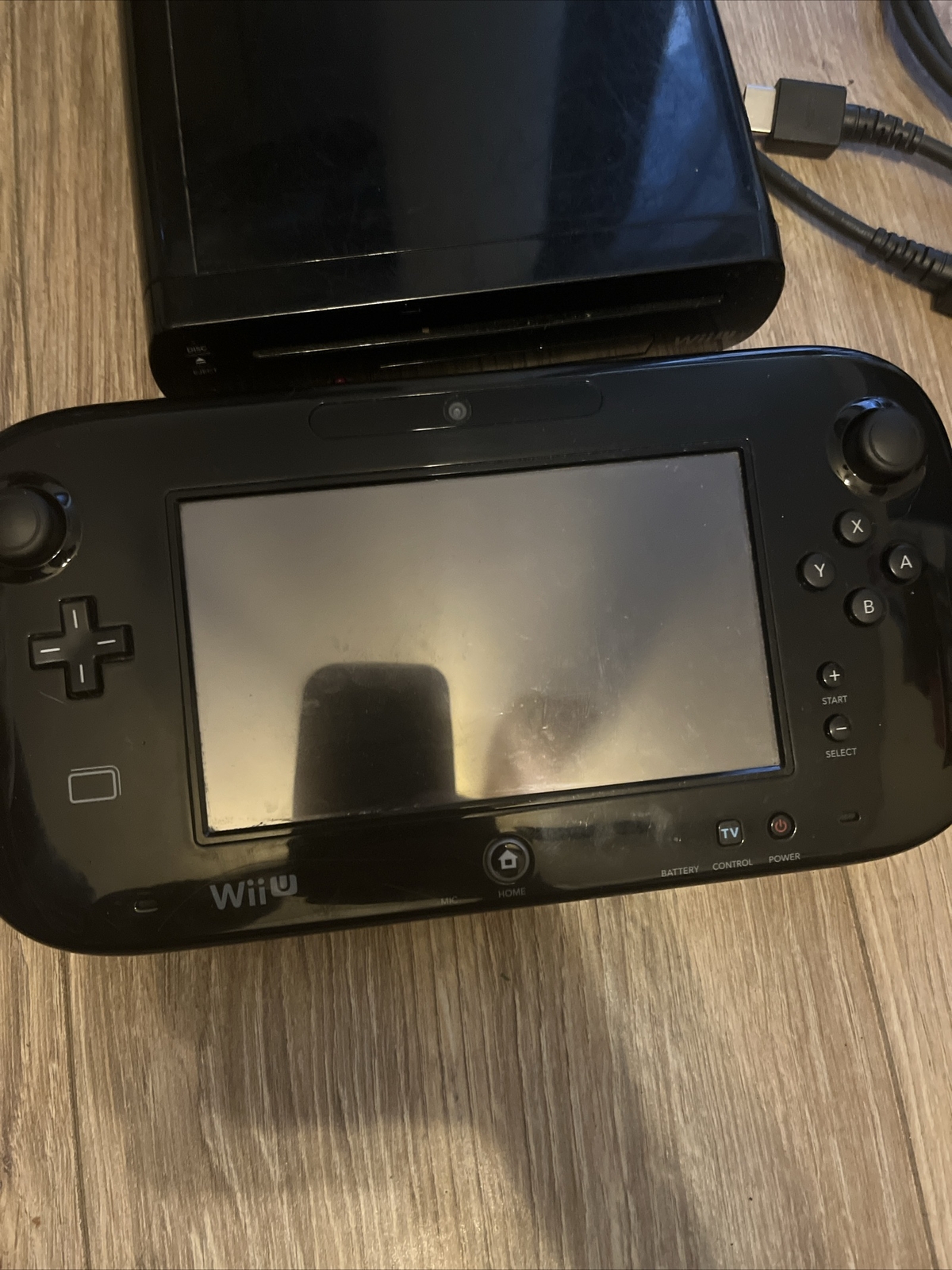 Wii U console, 2Wiiremots, 2Nunchucks, All cords+sensor, splatoon+nintendoland