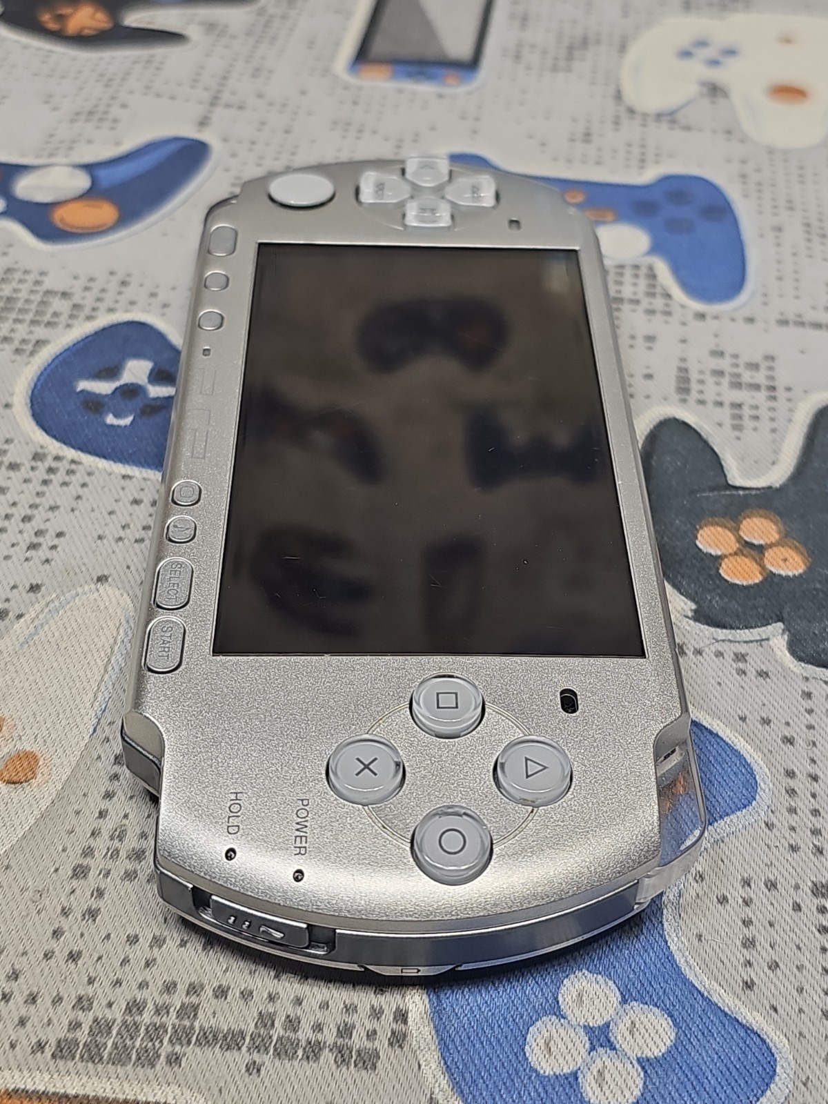 SONY PSP 3000 SILVER Console With 1GB MEM CARD/NEW BATTERY/NEW CHARGER TESTED